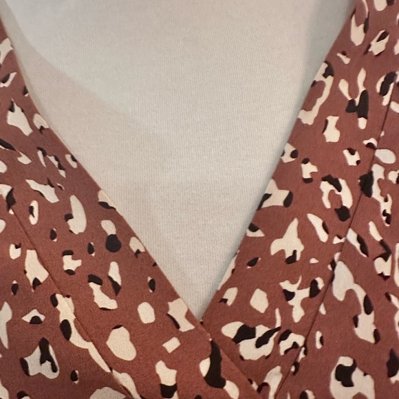 Leopard Print Bubble Sleeve Top - Picture 7 of 9